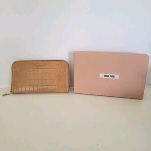 MIU MIU Croc Embossed Tan Brown Leather Zip Long Wallet Clutch Logo Accordion